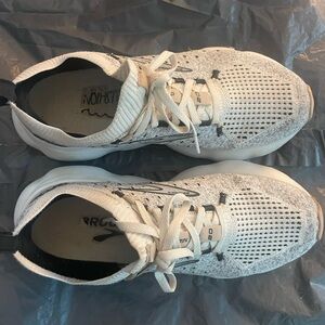 Barely Worn Brooks Glycerin 20